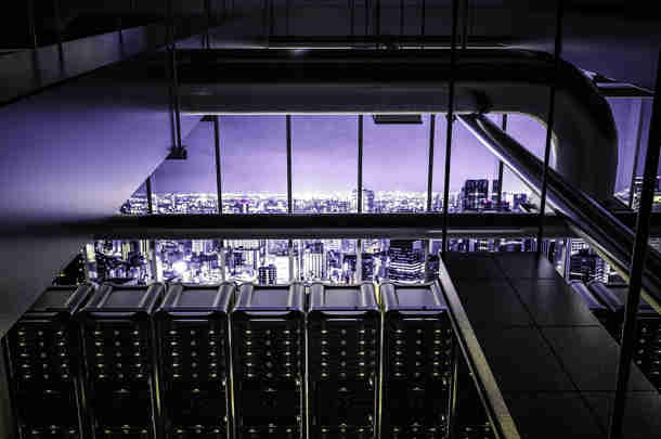 Goed beveiligd data center met uitzicht
