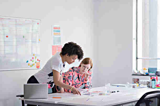 adviseur legt uit hoe de slim-regeling werkt